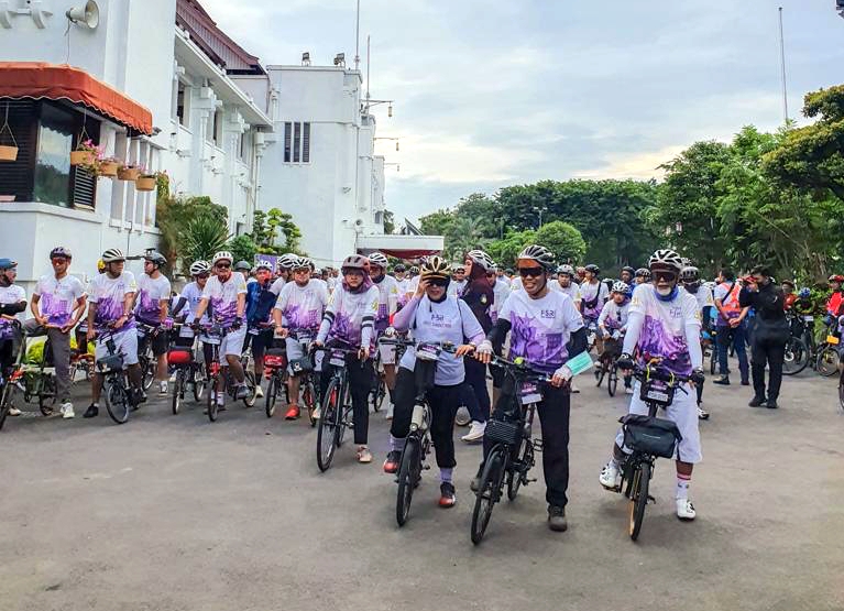Pimpinan DPRD Surabaya Reni Astuti Gowes 55 Km Bersama Bike to Work dan 031 Brompton