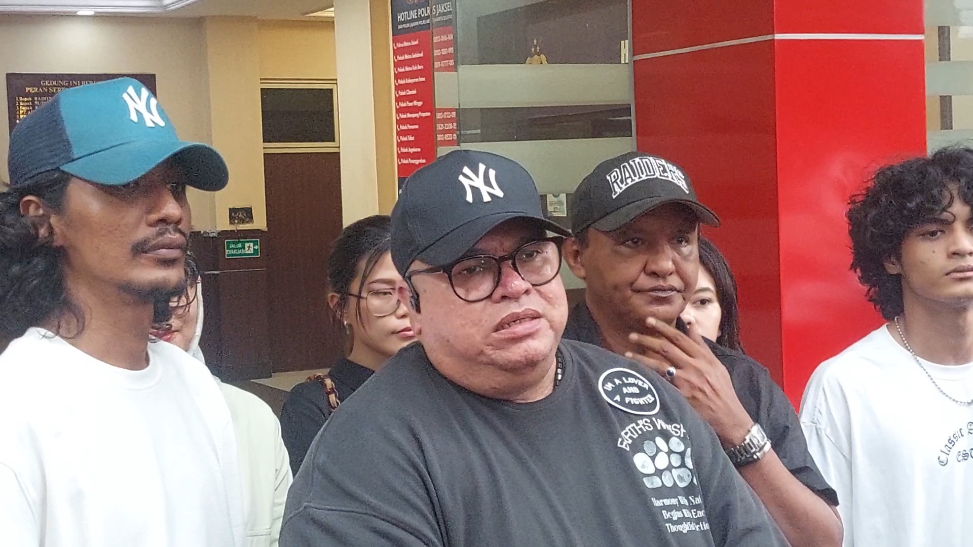 Ayah Vadel Badjideh Dicecar 22 Pertanyaan, Kasus Laporan Pencemaran Nama Baik Nikita Mirzani