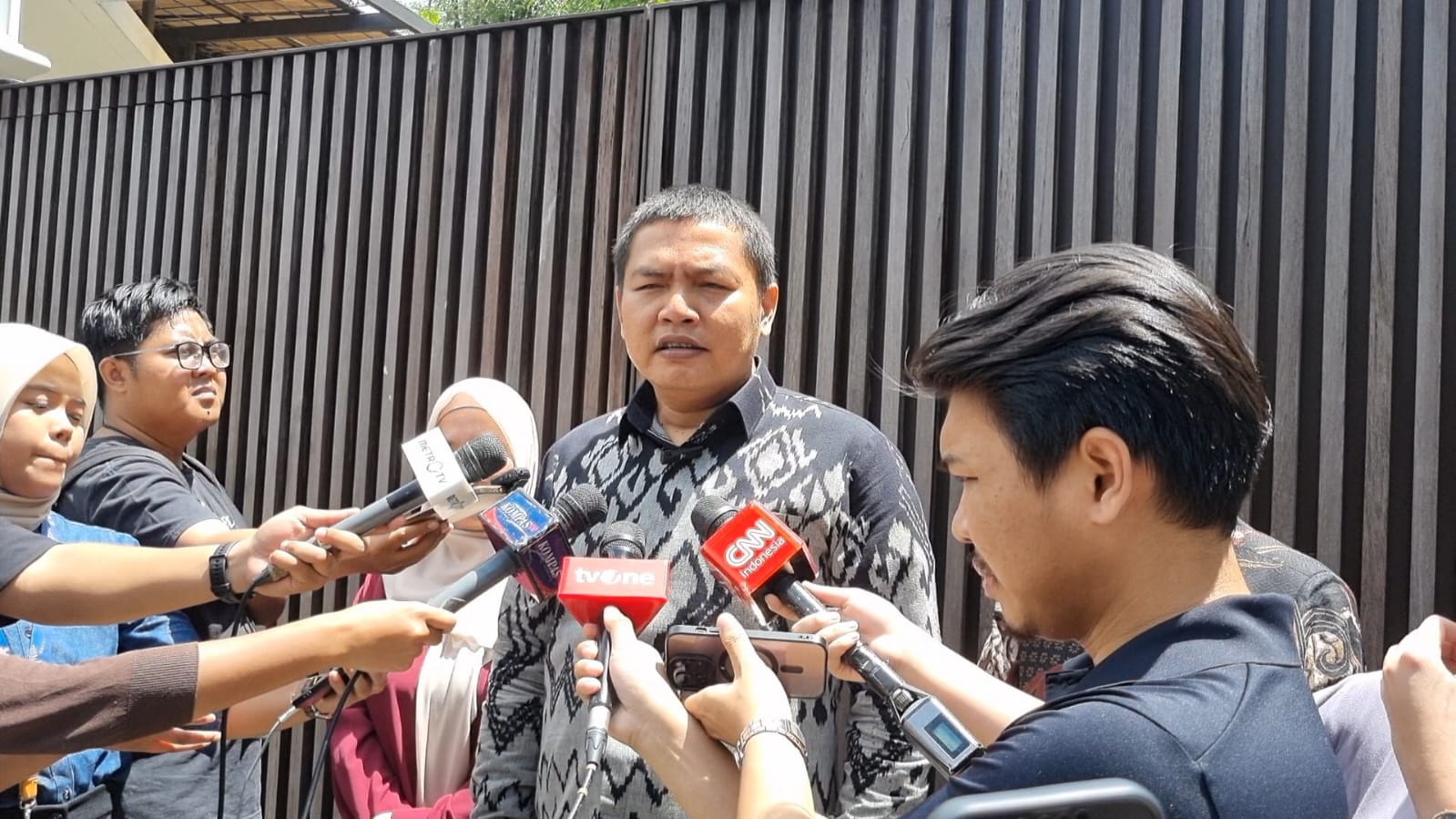 Serahkan Undangan, KPU Jakarta: Kamis Besok Pramono Resmi Jadi Gubernur DKI