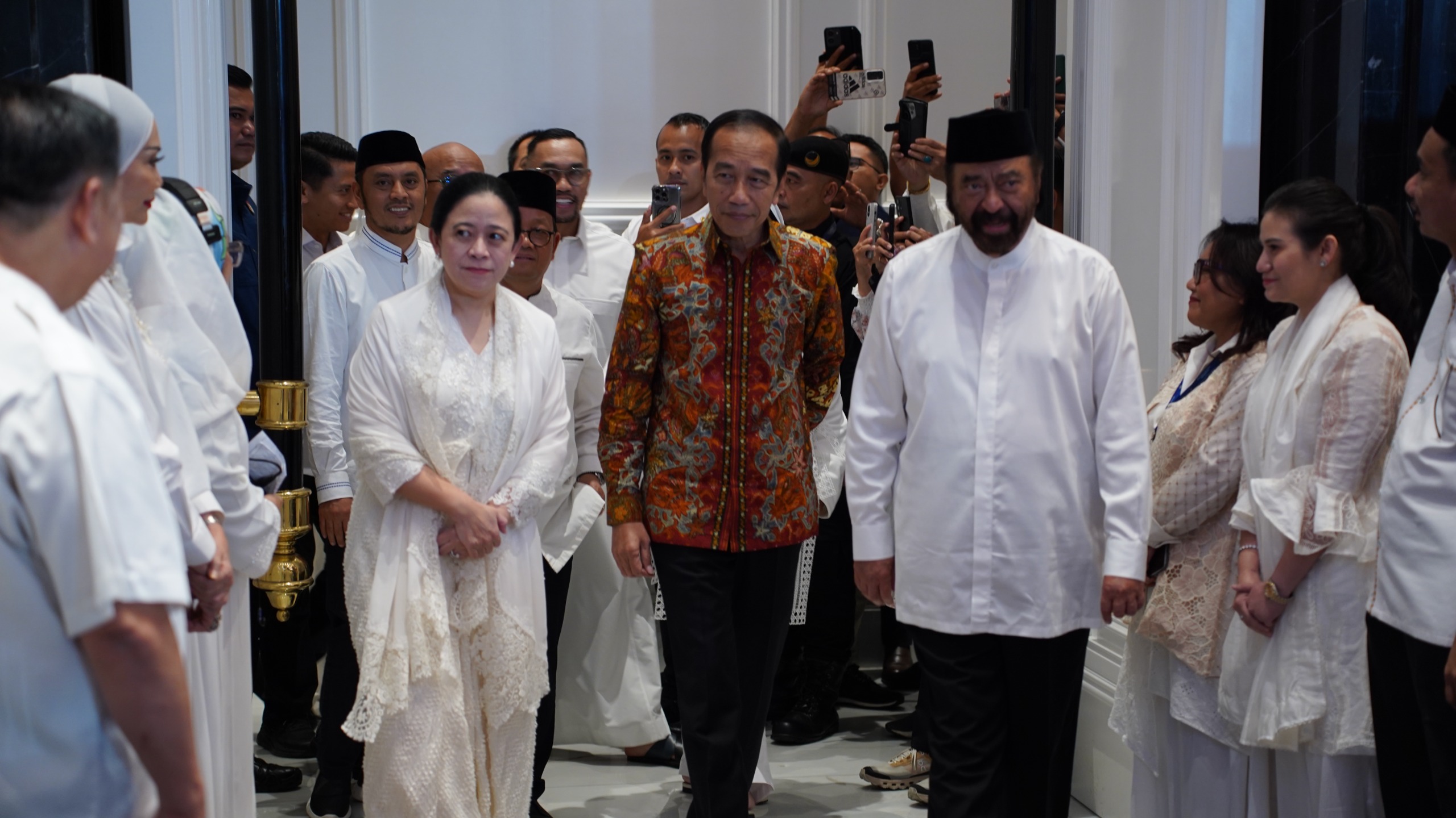 Bukber Bareng di Kantor Nasdem, Puan dan Jokowi Tegaskan Hubungan Mereka Baik-Baik Saja