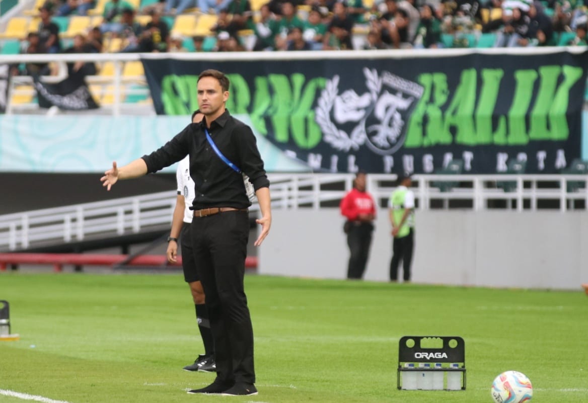 Paul Munster Pasang Badan, Saat Toni Firmansyah Tampil Tak Maksimal untuk Persebaya