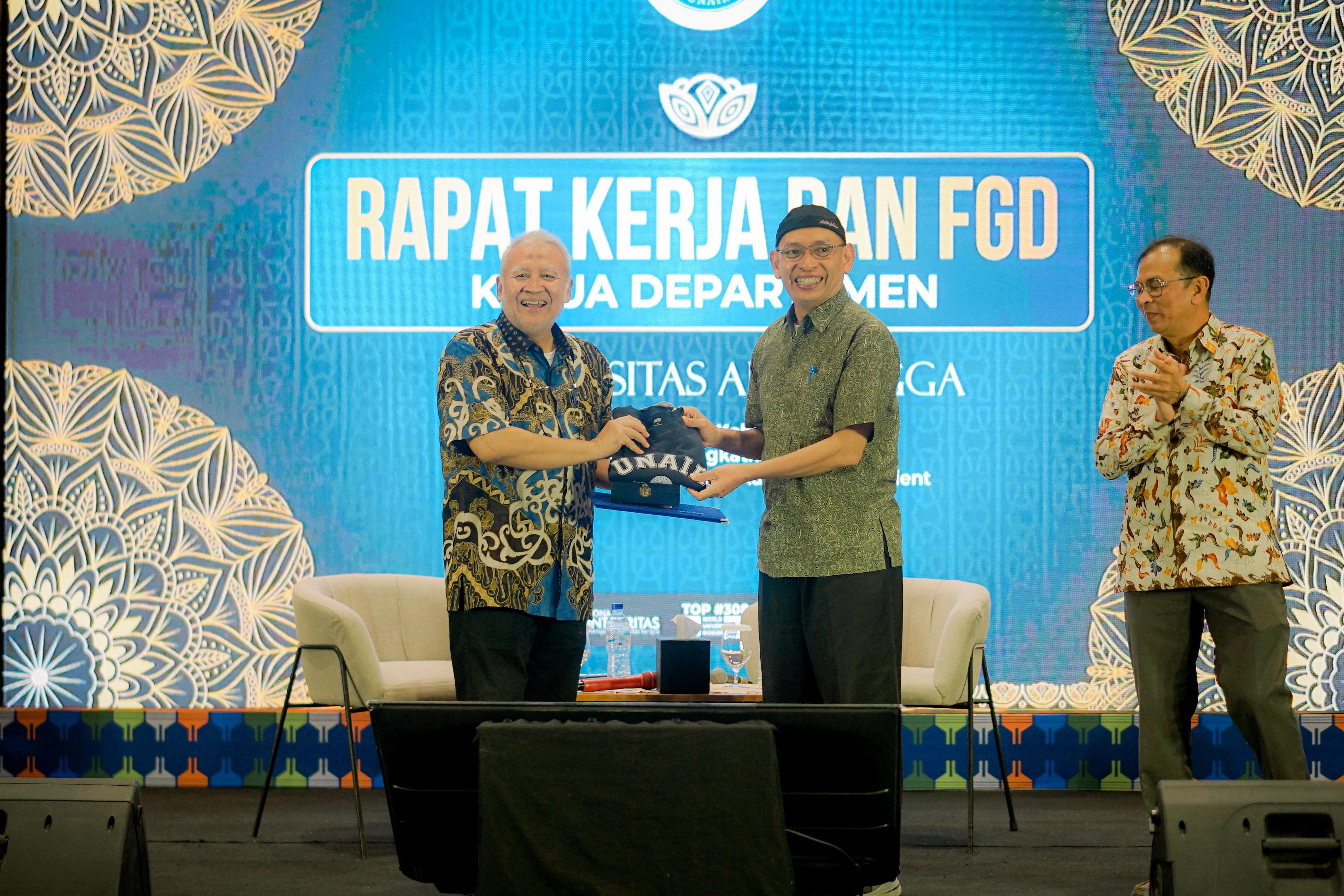 Rapat Kerja dan FGD Ketua Departemen Universitas Airlangga di Labuan Bajo (3-Habis): Peran Pemimpin Mewujudkan Universitas Berkelas Dunia