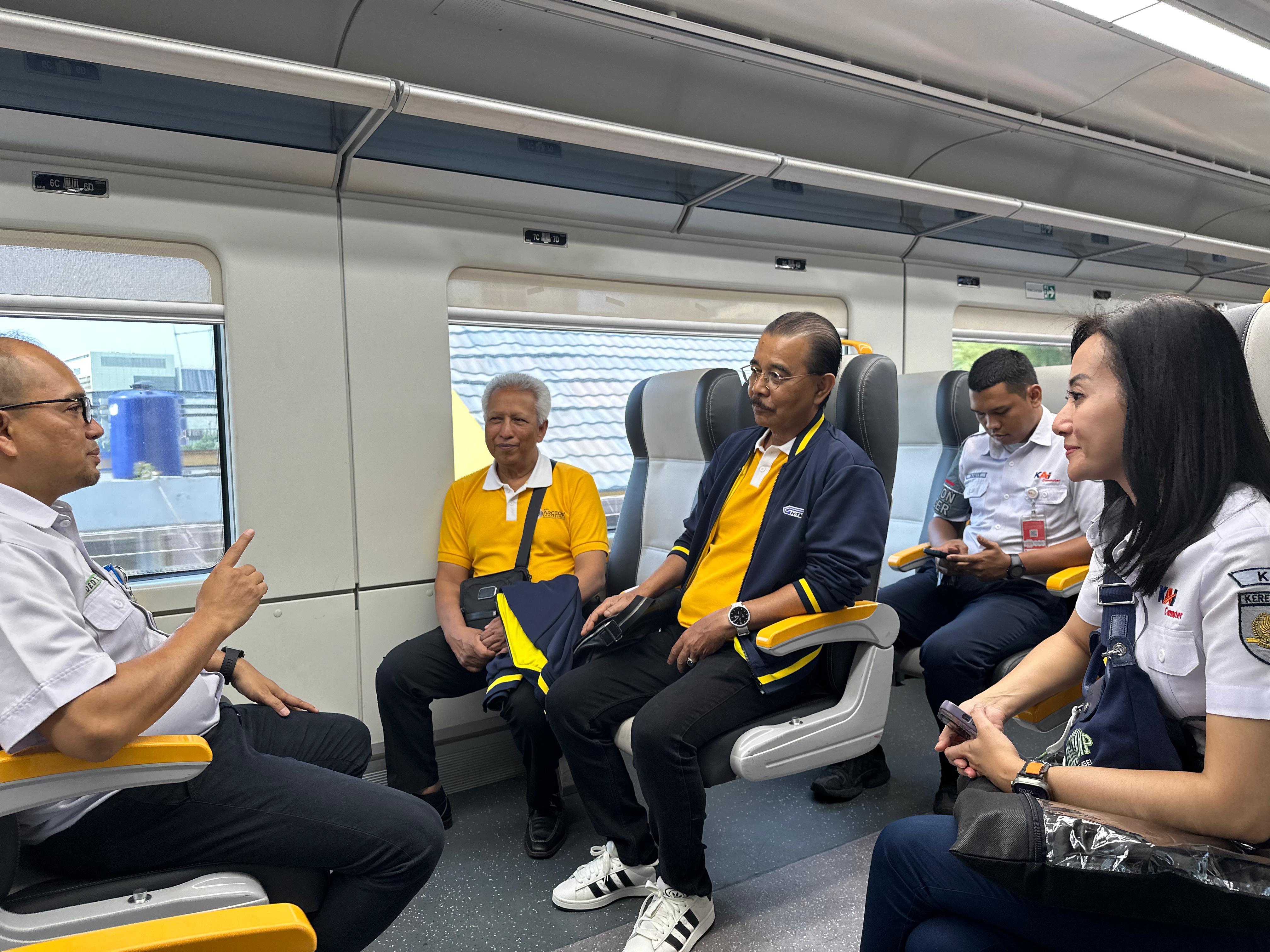 Delegasi Kereta Api Malaysia Kunjungi Stasiun BNI City, Langsung Jajal Commuter Line Basoetta