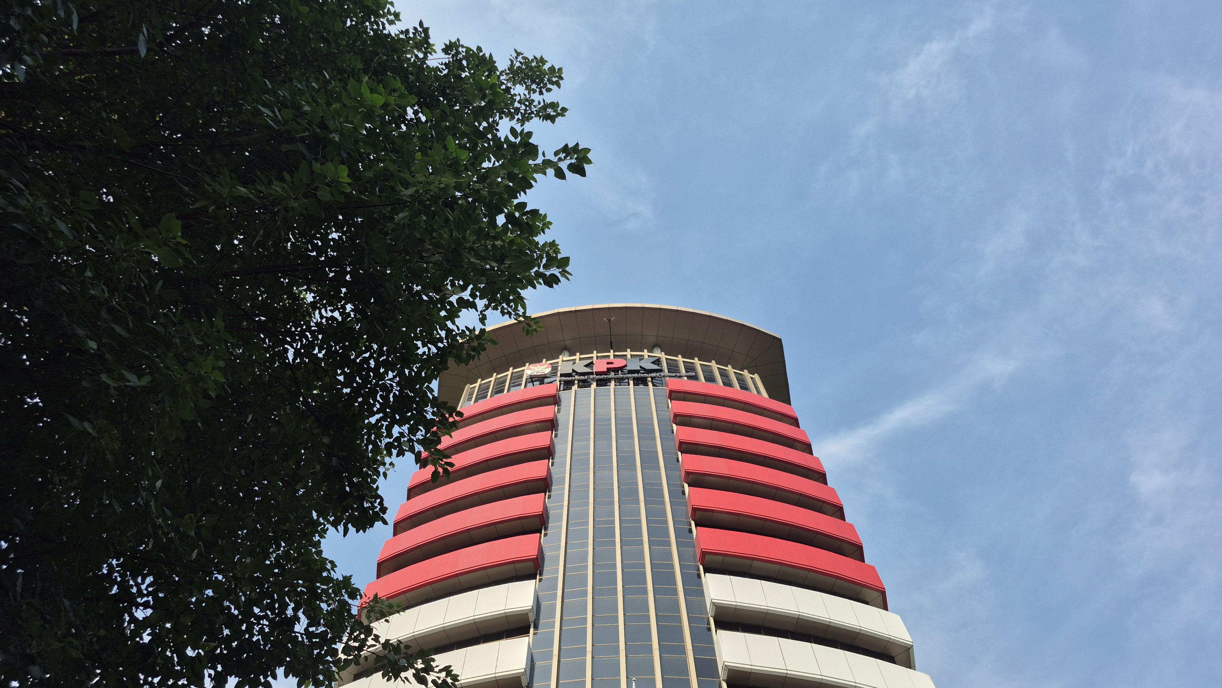 KPK Geledah Rumah ASN dan Gus Yaqut, Sita Mobil dan Barang Bukti Kasus Kuota Haji di Kemenang