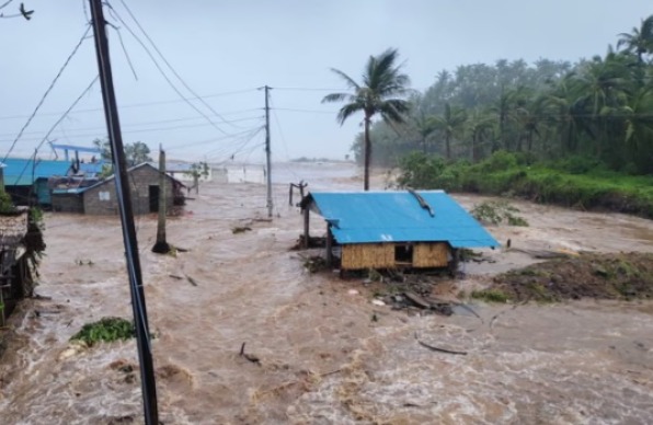 Seperti Kiamat! 2 Tewas Akibat Topan Fung-Wong Hantam Filipina