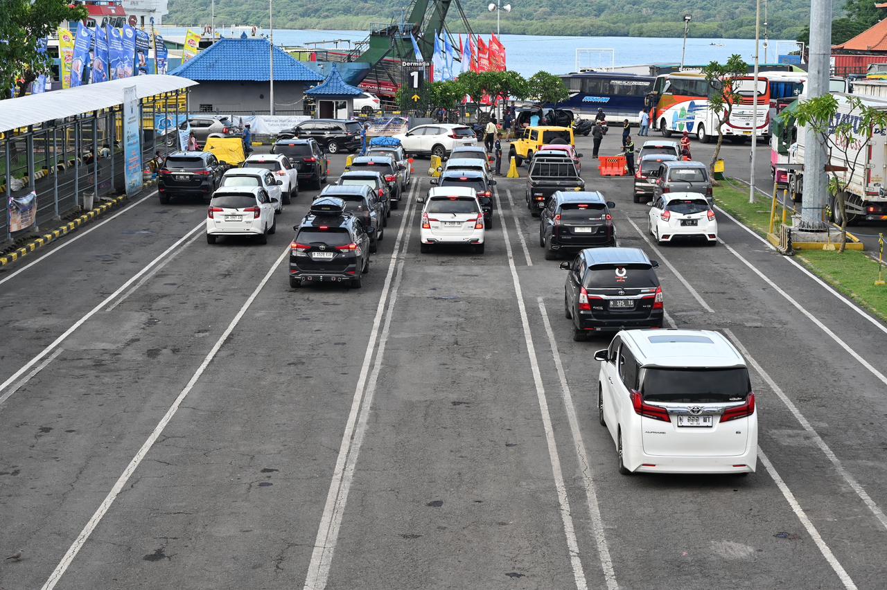 Antisipasi Macet di Pelabuhan Ketapang, Kemenhub Siapkan Skenario Buffer Zone dan Delaying System 