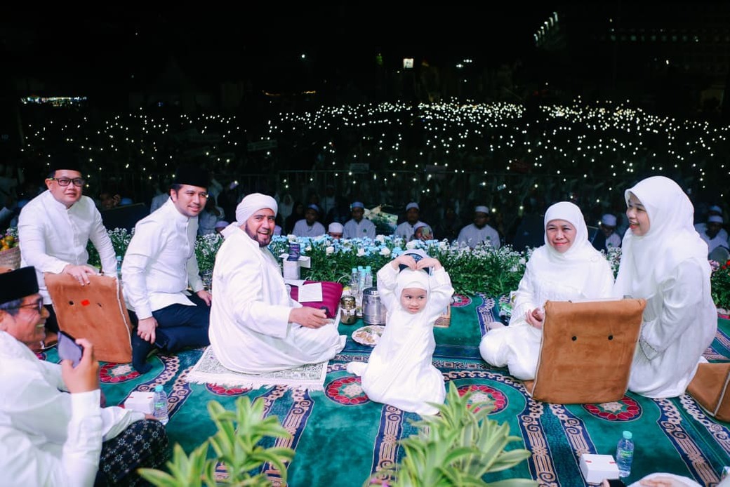 Tutup Tahun, Khofifah–Emil Gelar Salawat Bersama Habib Syech 