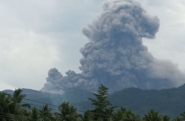 Gunung Dukono, Halmahera Utara Erupsi Pukul 05.55 WIB, Tinggi Letusan 2.090 Meter