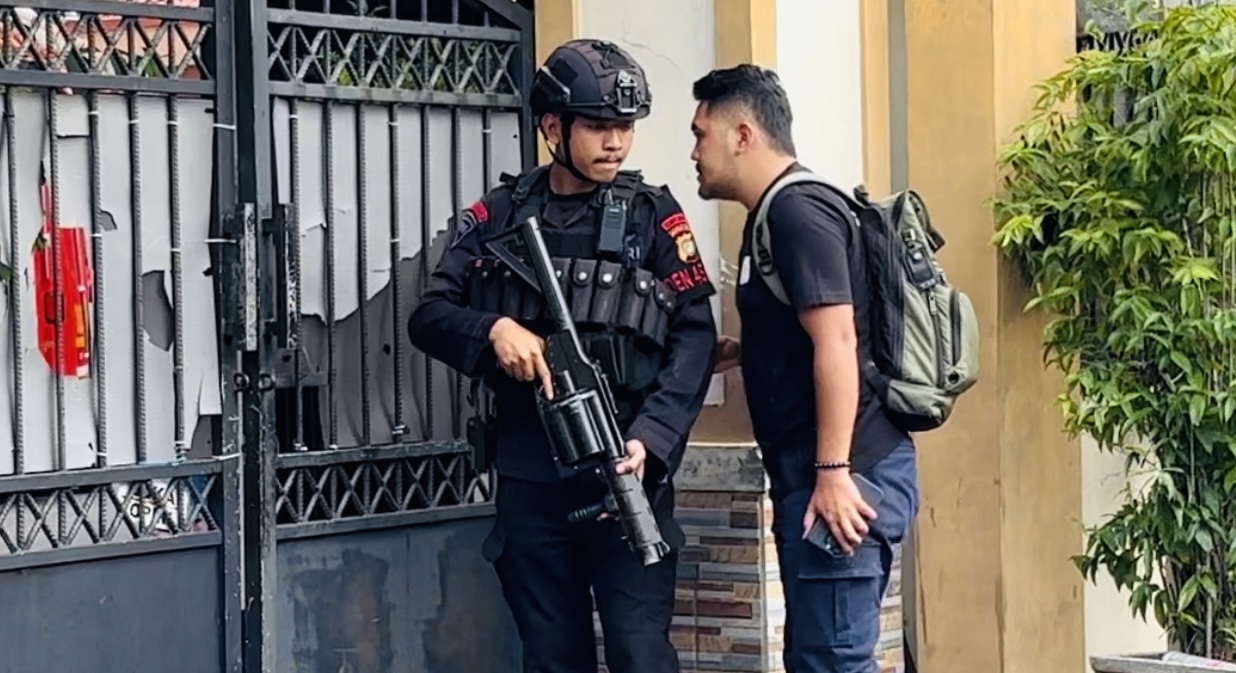 Tegang! Kondisi Terkini SMAN 72 Jakarta Pasca Ledakan, Dijaga Personel Brimob Bersenjata