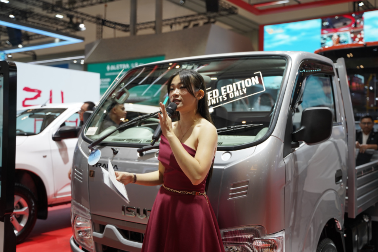 Laris Manis! Isuzu TRAGA 50th Special Edition Jadi Pick Up Pertama yang Dijual Live Streaming, Ratusan Konsumen Antre