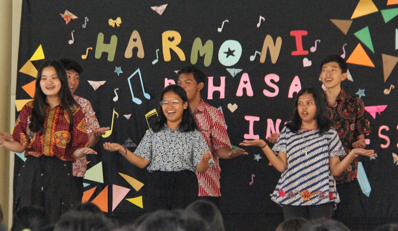 Bulan Bahasa 2024 SMA Santo Carolus Surabaya, Cinta Bahasa Indonesia Lestarikan Budaya Daerah