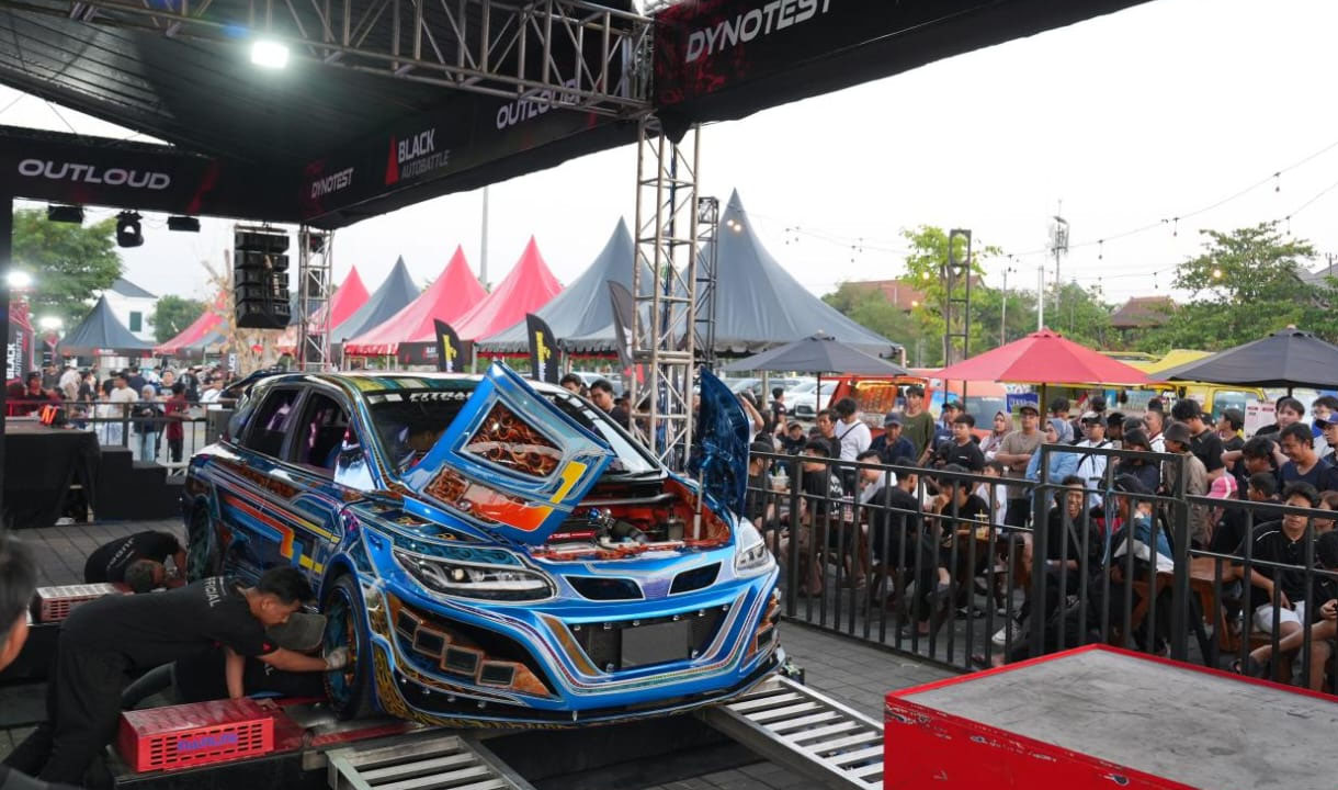 Ratusan Mobil Padati BlackAuto Battle Solo 2026 di Keraton Mangkunegaran
