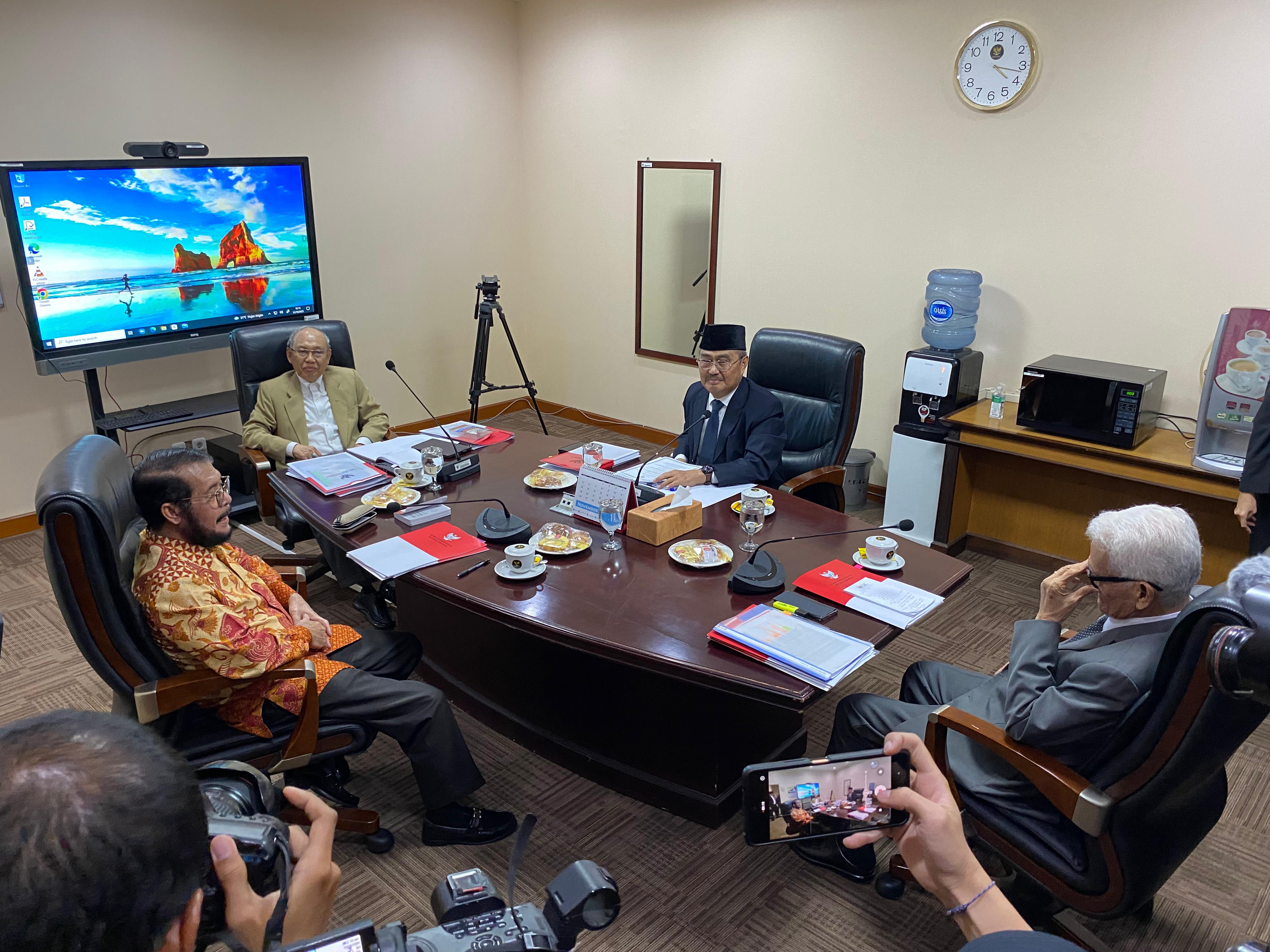 Momen Anwar Uswan Diperiksa MKMK Terkait Putusan Batas Usia Minimal Capres-Cawapres 