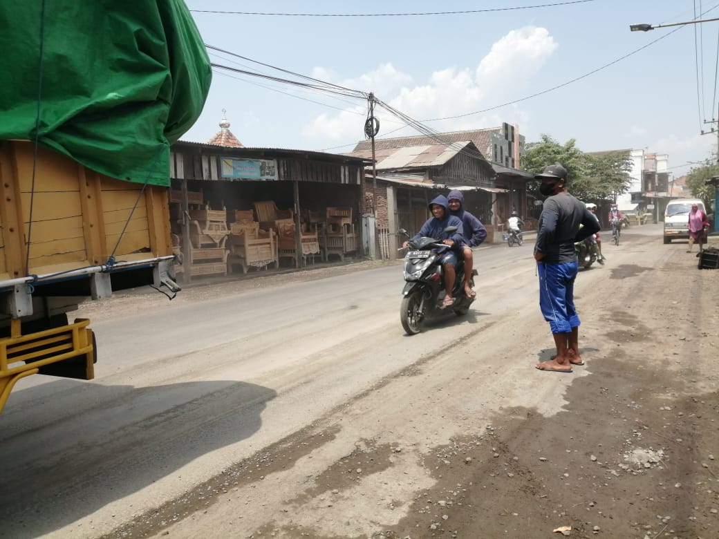 Warga Kota Pasuruan Keluhkan Lambannya Pengerjaan Rehab Jalan Milik Provinsi 