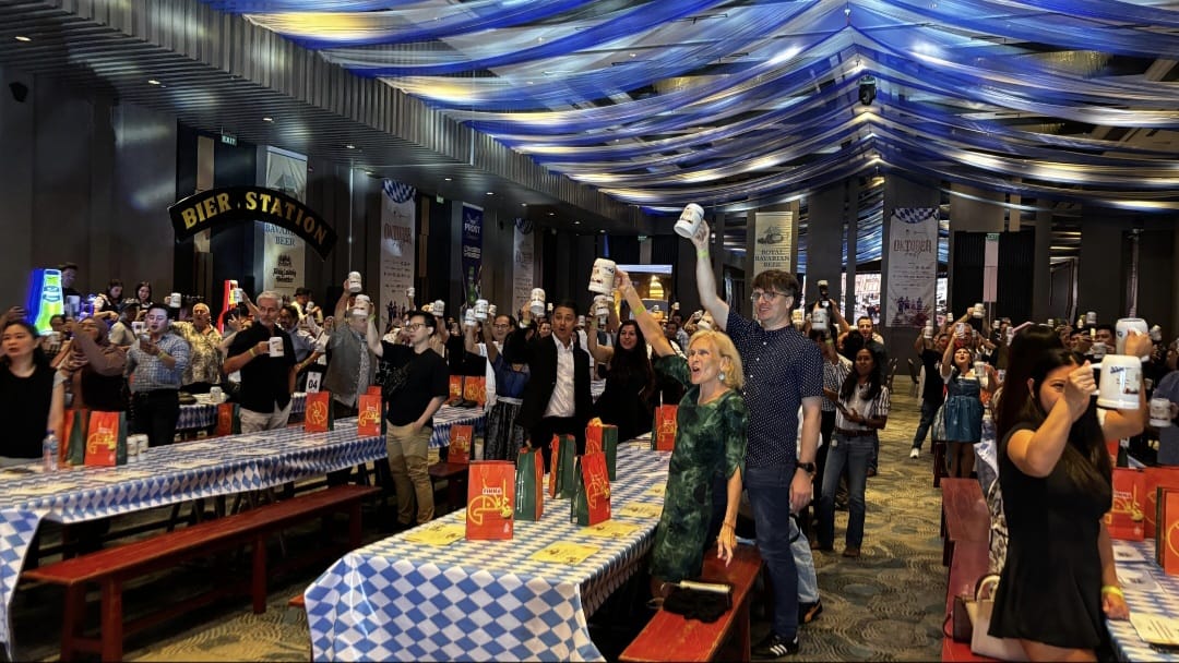 Semarak Oktoberfest ke-11 di DoubleTree Surabaya, Ada Yodeling dan Dansa Waltz Khas Jerman