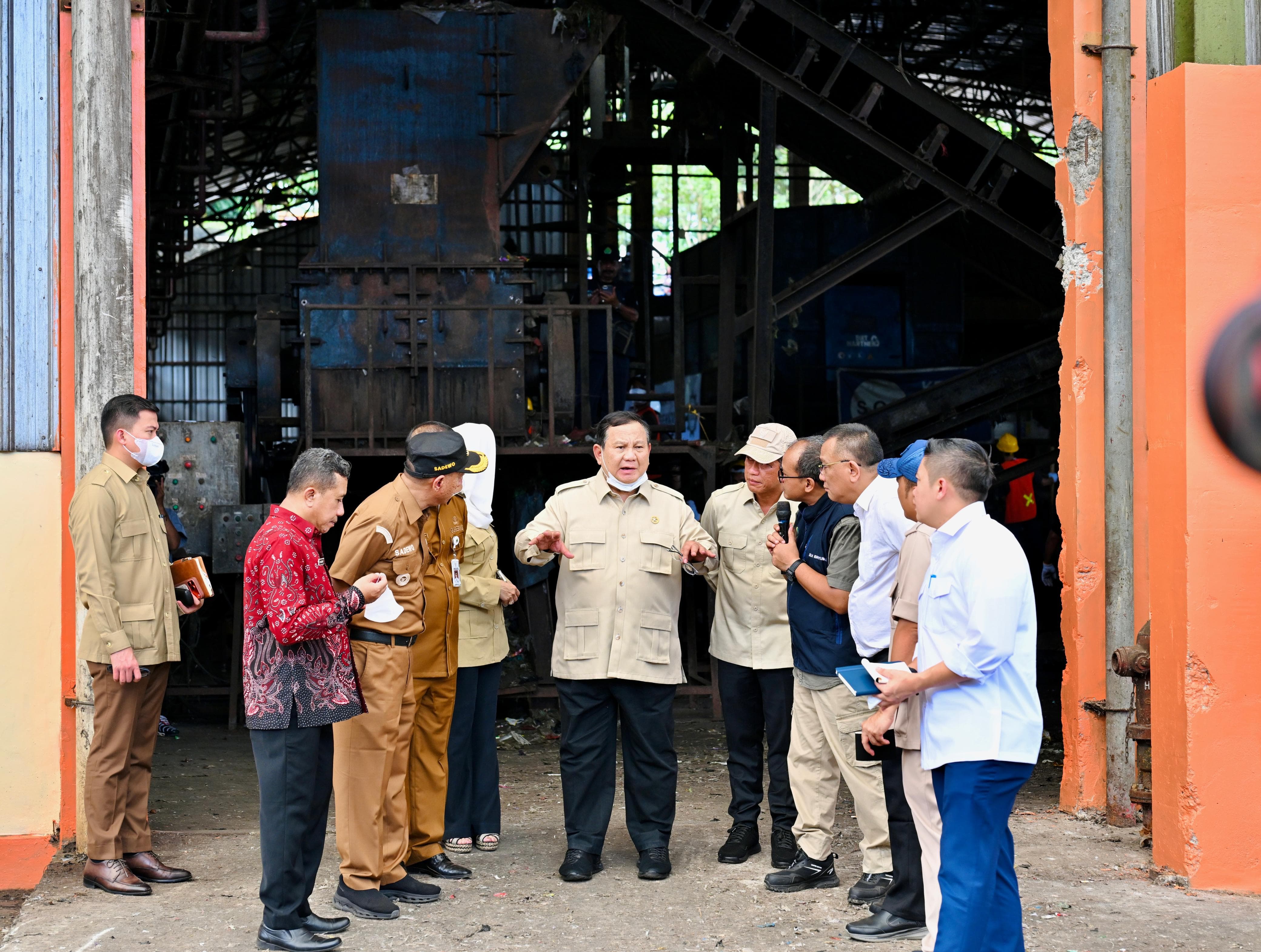 Dari Sampah Jadi Genteng, Prabowo Dorong Inovasi Bernilai Ekonomi