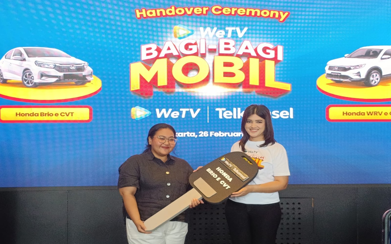Resmi! WeTV dan Telkomsel Serahkan Honda Brio ke Pemenang Program WeTV Bagi-Bagi Mobil