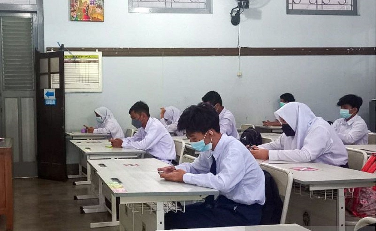 Kemendikbud Ristek Masukan Pakain Adat Sebagai Seragam Sekolah SD ...