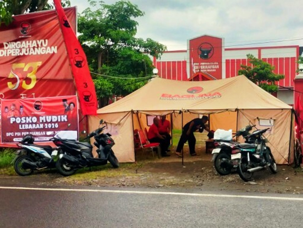 Posko Mudik Lebaran DPC PDIP Nganjuk Layani Pejuang Rindu Kampung Halaman