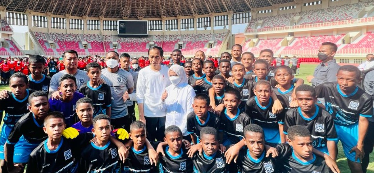 Resmikan Papua Football Academy, Presiden Ingin Ada Penerus Rully Nere Hingga Ricky Kambuaya 