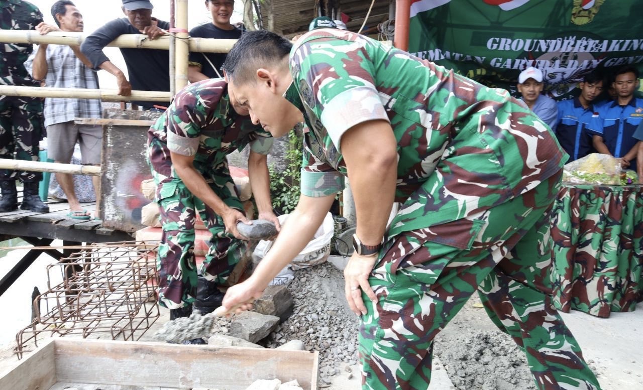 TNI Bangun Jembatan Garuda dan Gentengisasi di Jakarta Utara