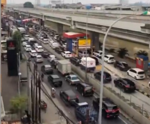 Imbas Skema One Way, Jalan Arteri Kota Bekasi Dikepung Macet Parah