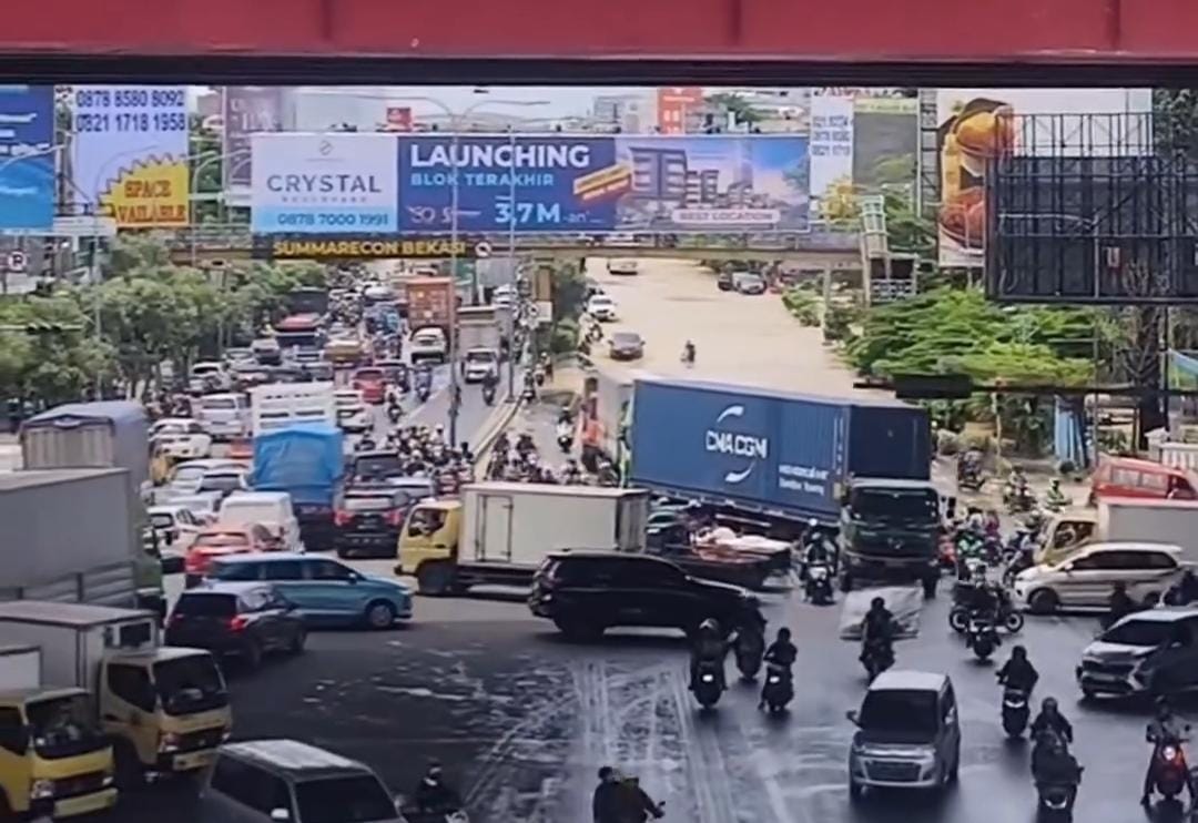 Kondisi Terkini Banjir Kota Bekasi Mulai Surut, Warga Menunggu untuk Evakuasi