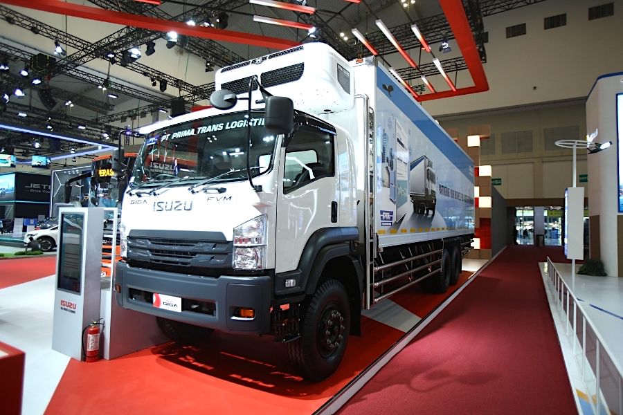 GIIAS 2025: Dukung Industri Rantai Dingin, Isuzu Luncurkan GIGA FVM Refrigerator di Indonesia