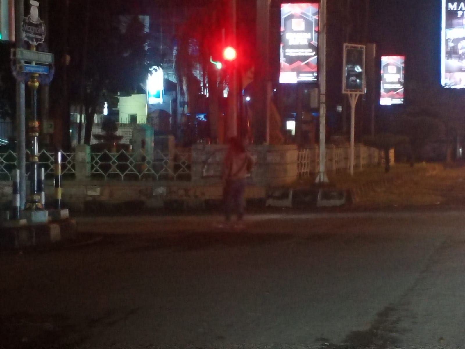 Seperti Mau Bunuh Diri, Wanita Jalan Kaki di Tengah Jalan By Pass Kota Cirebon