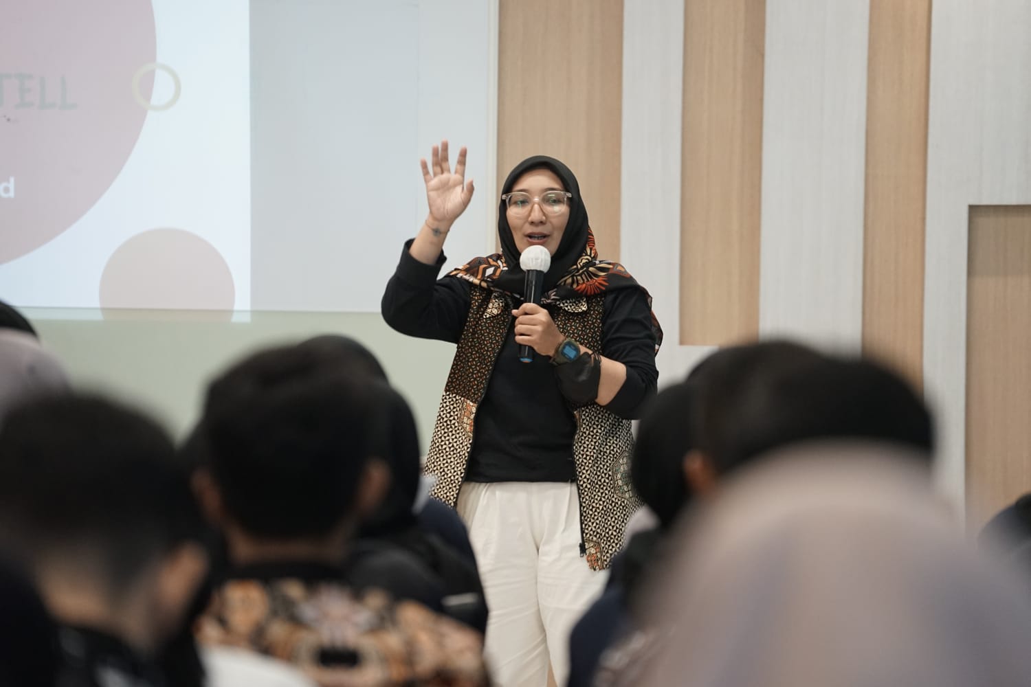 Gaduh Kasus Ahmad Dhani-Maia Estiany di Medsos, Netizen Harus Cerdas dan Wajib Cek Fakta
