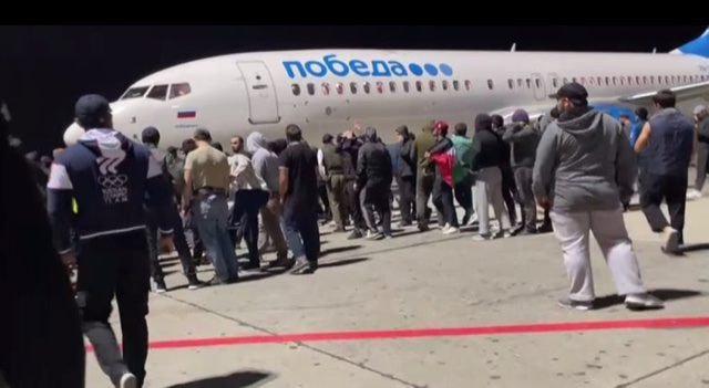 Massa Pro Palestina Menyerbu Bandara Dagestan, Sweeping Cari Penumpang Yahudi dari Israel