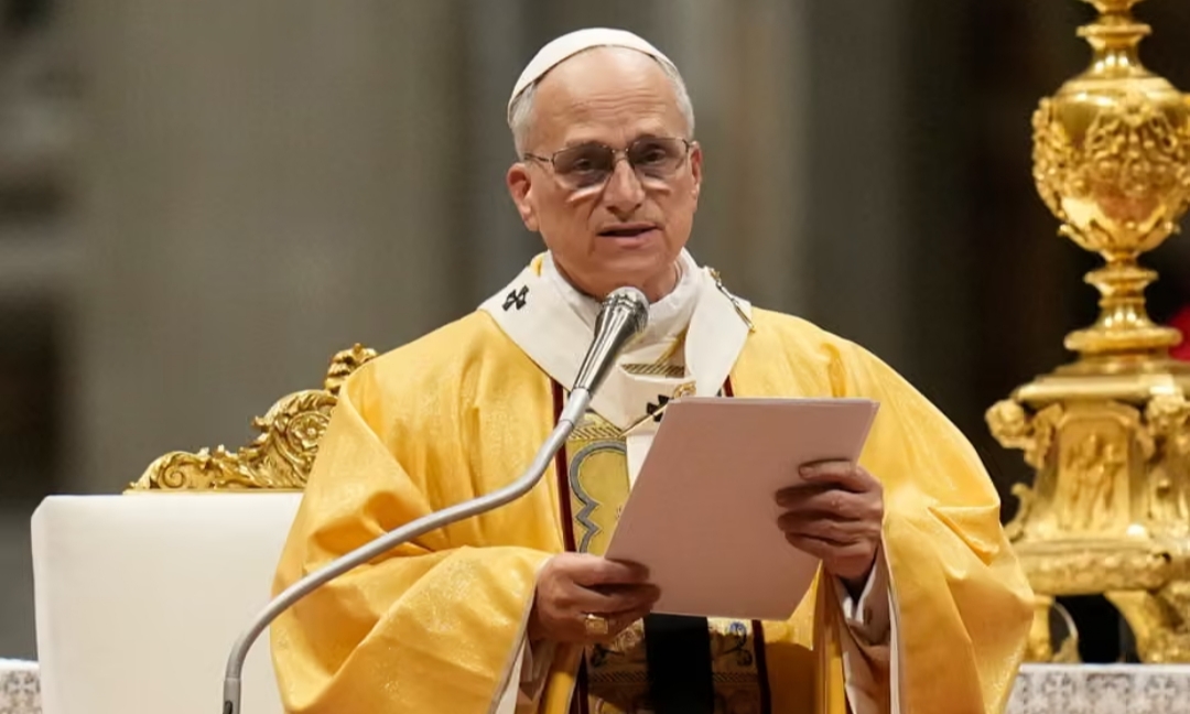 Pesan Damai Natal Paus Leo saat Pimpin Misa Pertama: Menolak Orang Miskin Sama Artinya Menolak Tuhan