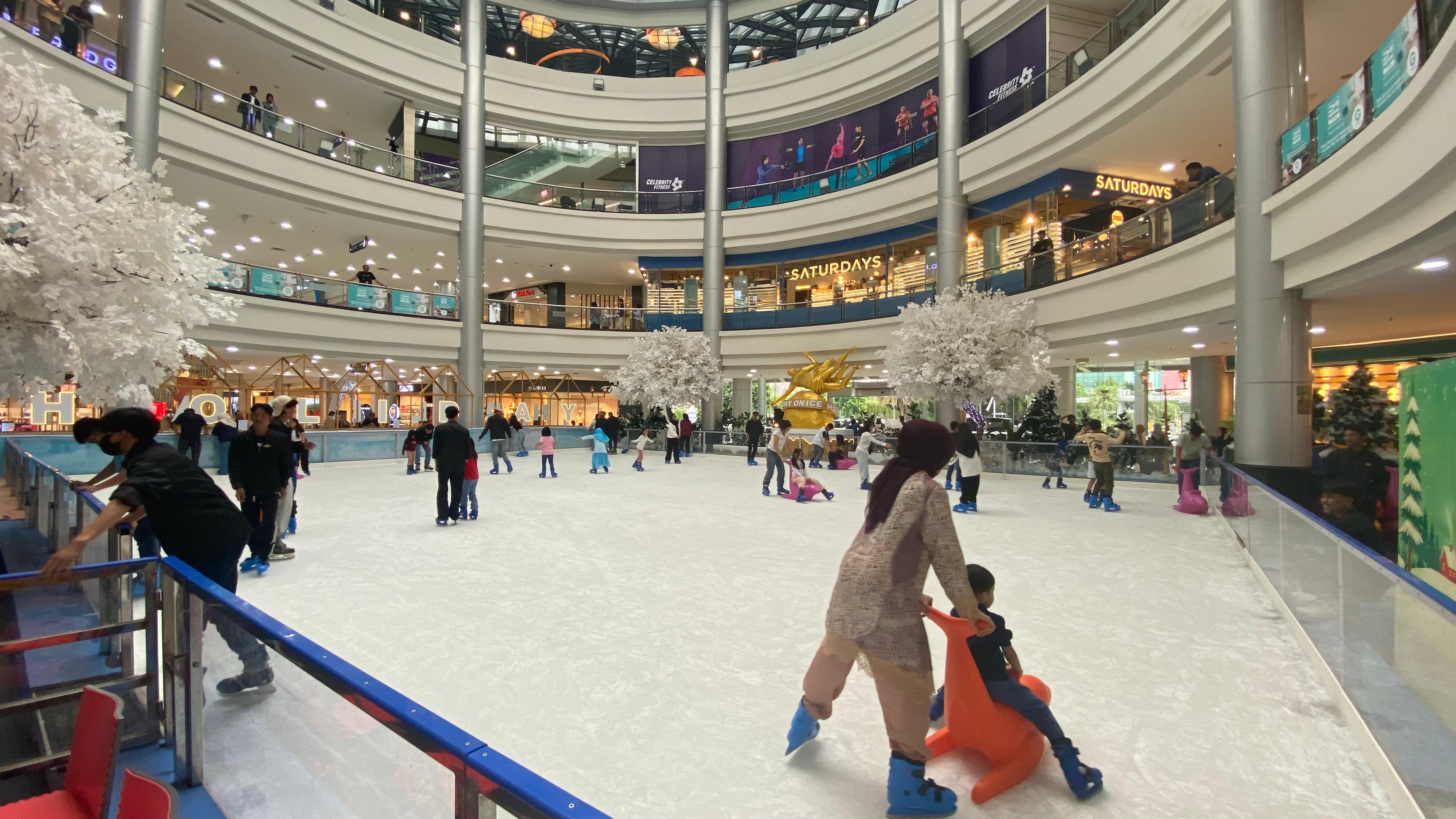 Depok Punya Arena Ice Skating Buat Liburan Sekolah! Segini Harga Tiket Masuk MARGOCITY Holiday On Ice 2025