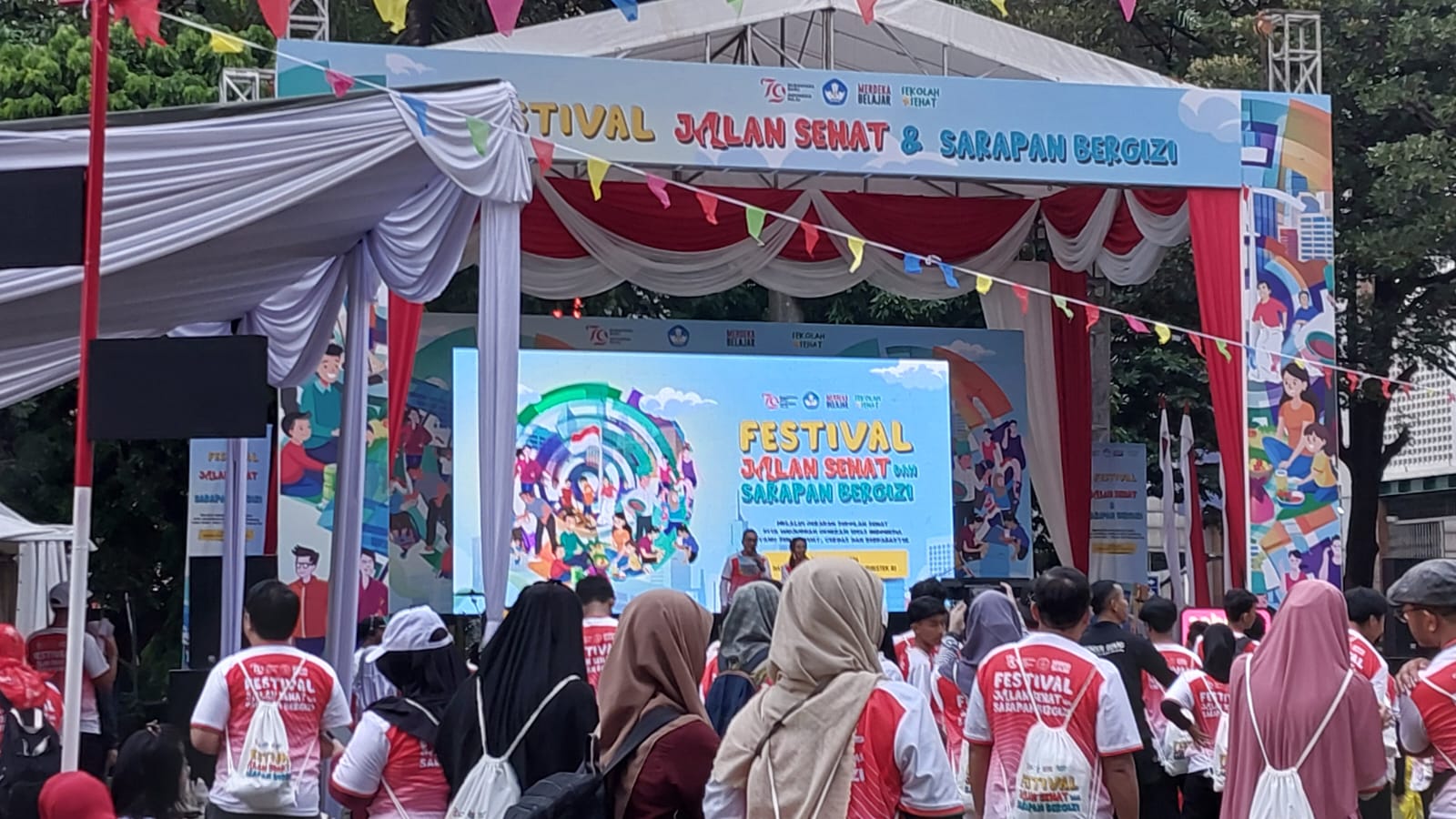 Dukung Gerakan Sekolah Sehat, Ratusan Orang Ikuti Festival Jalan Sehat dan Sarapan Bergizi 