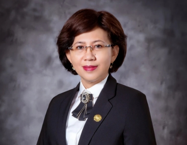 Riwayat Pendidikan Prof Ova Emilia, Rektor UGM Jebolan Dokter Obgyn yang Disorot karena Ijazah Jokowi dan BPR