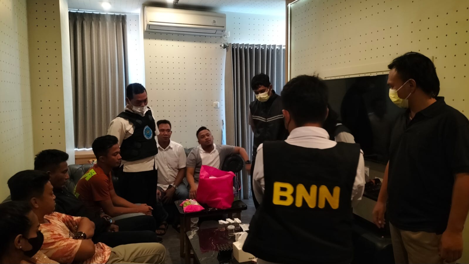 Tangkap 10 Orang yang Pesta Narkoba, BNN Kota Surabaya Tidak Dapat BB