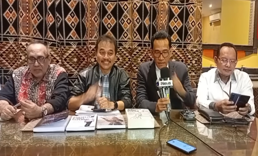 Roy Suryo Sindir Rismon yang Dapat Bingkisan Besar dari Gibran, Troya Geser Bala RRT Terkait Ijazah Jokowi