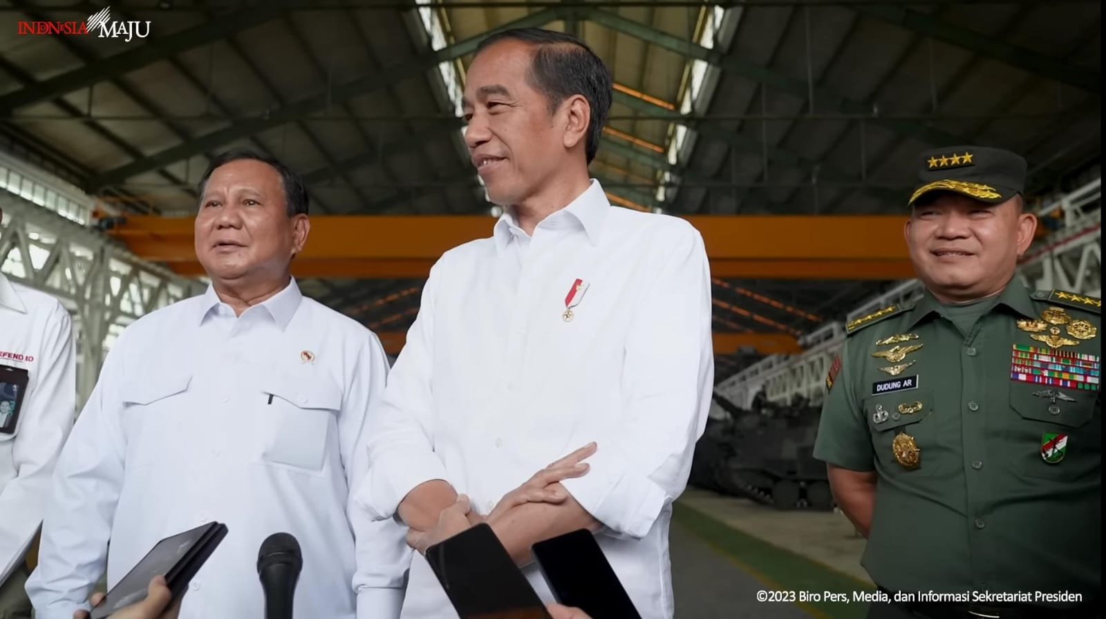 Tanggapi Isu Prabowo Tampar dan Cekik Wamen, Jokowi: Pak Prabowo Sekarang Sabar Kok