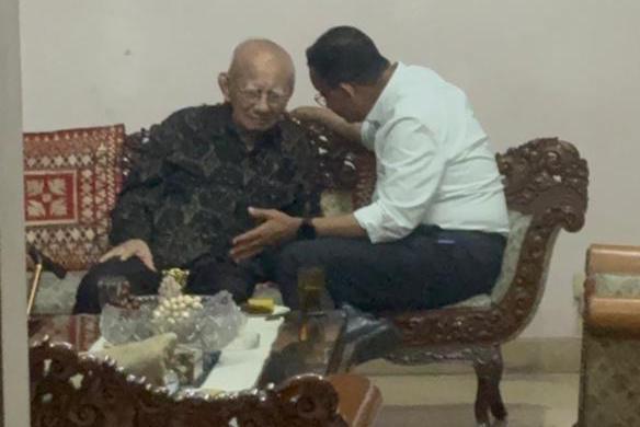 Sowan Emil Salim, Anies Diajak Bicara tentang Nasib Indonesia di Masa Depan