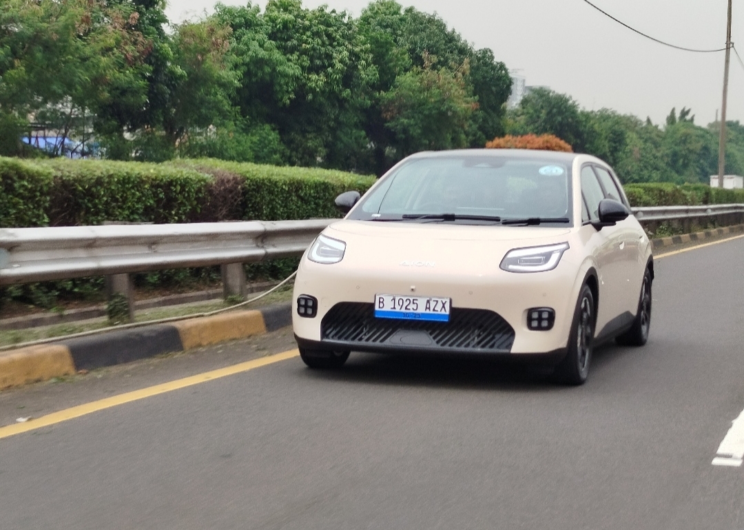 Nyetir AION UT Jakarta–Bandung PP Tanpa Ngecas! Baterai 500KM Bikin Tenang