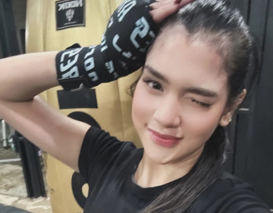 Diisukan Jadi Selingkuhan, Davina Karamoy Sibuk Latihan Tinju, Dito Ariotedjo Seru Jajal Speedboat di Belitung