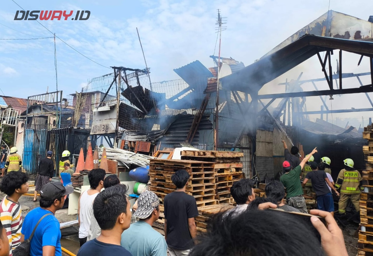 5 Lapak Barang Bekas di Tanjung Priok Ludes Terbakar, Percikan Api Berasal dari AC