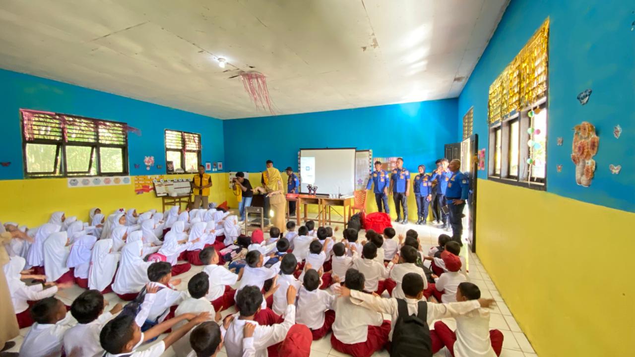 Mobil Damkar Masuk Sekolah Berkat Tim Patriot Kementrans-UI, Latih Siswa Siaga Bencana