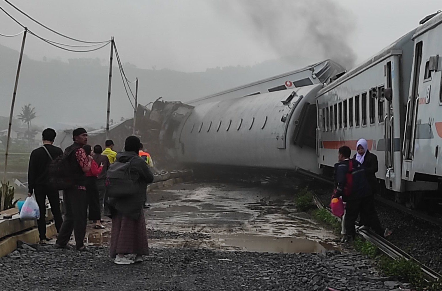 Identitas Korban Tewas Kecelakaan 2 Kereta Bandung Terungkap