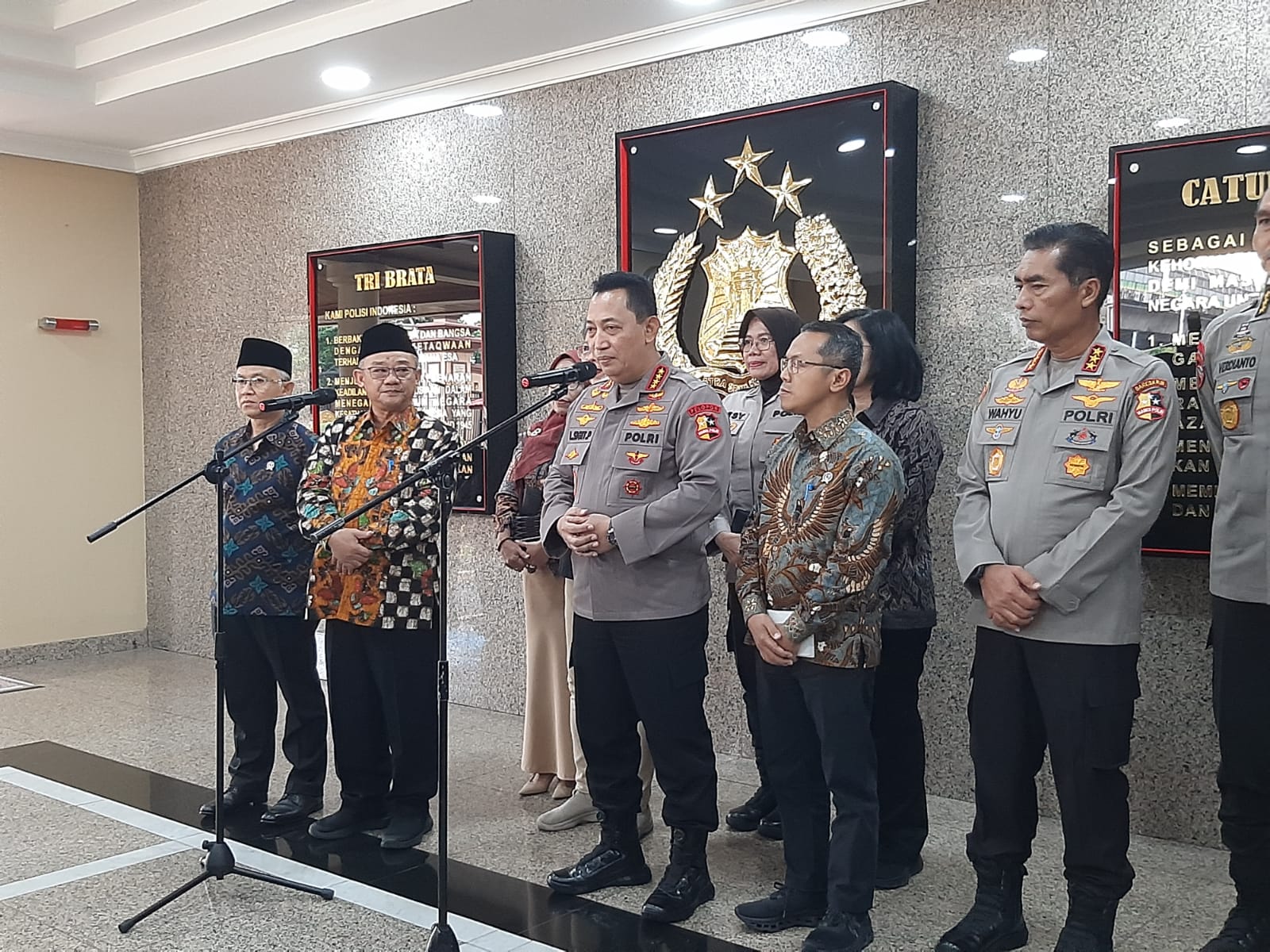 Mendikdasmen Abdul Mu'ti Bertemu Kapolri, Ingin Kasus Konflik Guru-Murid Diselesaikan Secara Restorative Justice