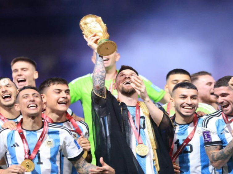 Terungkap Alasan Lionel Messi Pakai Jubah Tradisional Arab Bernama 'Bisht', Termasuk Orang Terhormat?