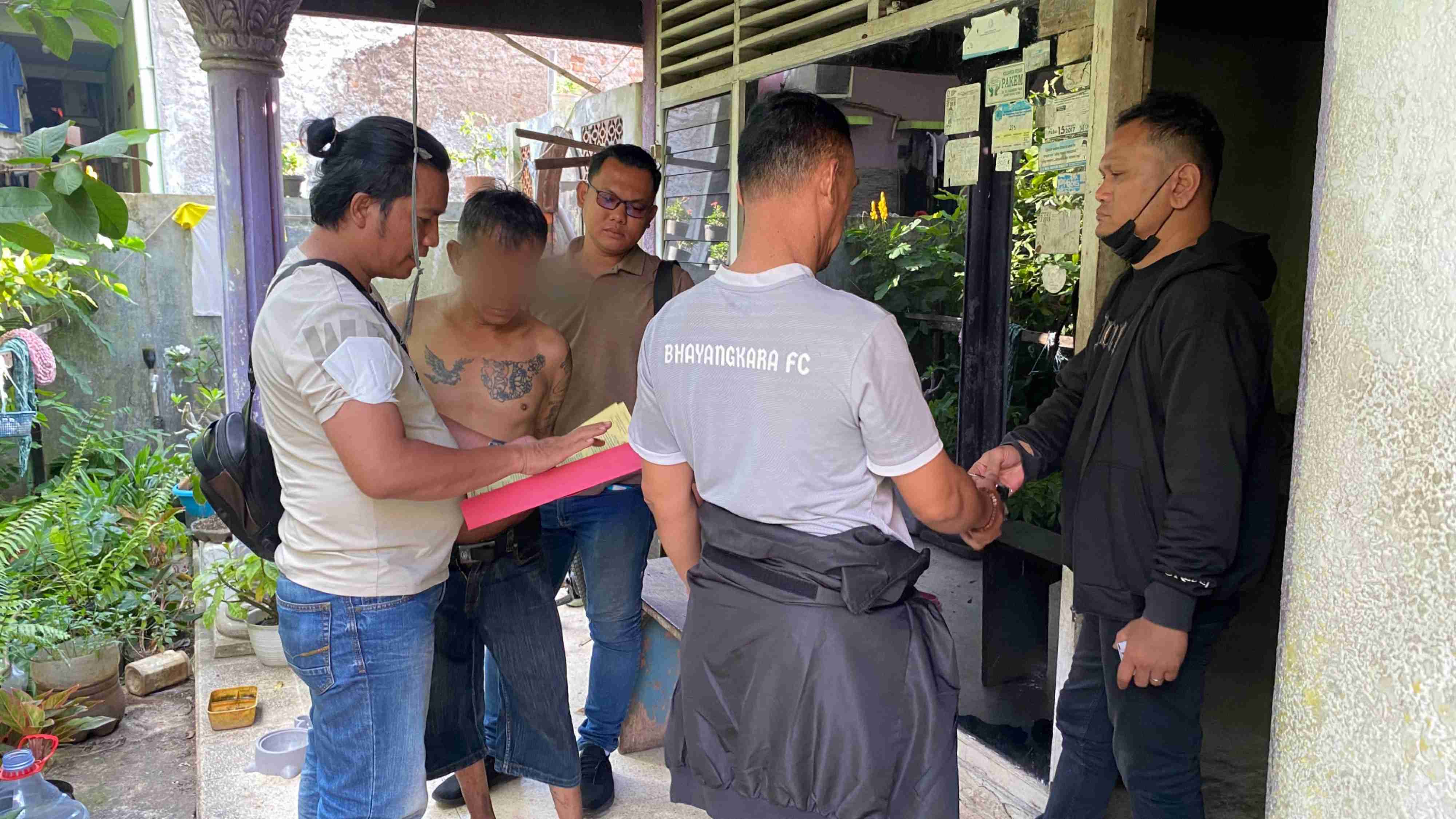 Palak di Bengkel Mobil Sambil Bawa Samurai, 'Perek' Diciduk Polsek Cengkareng