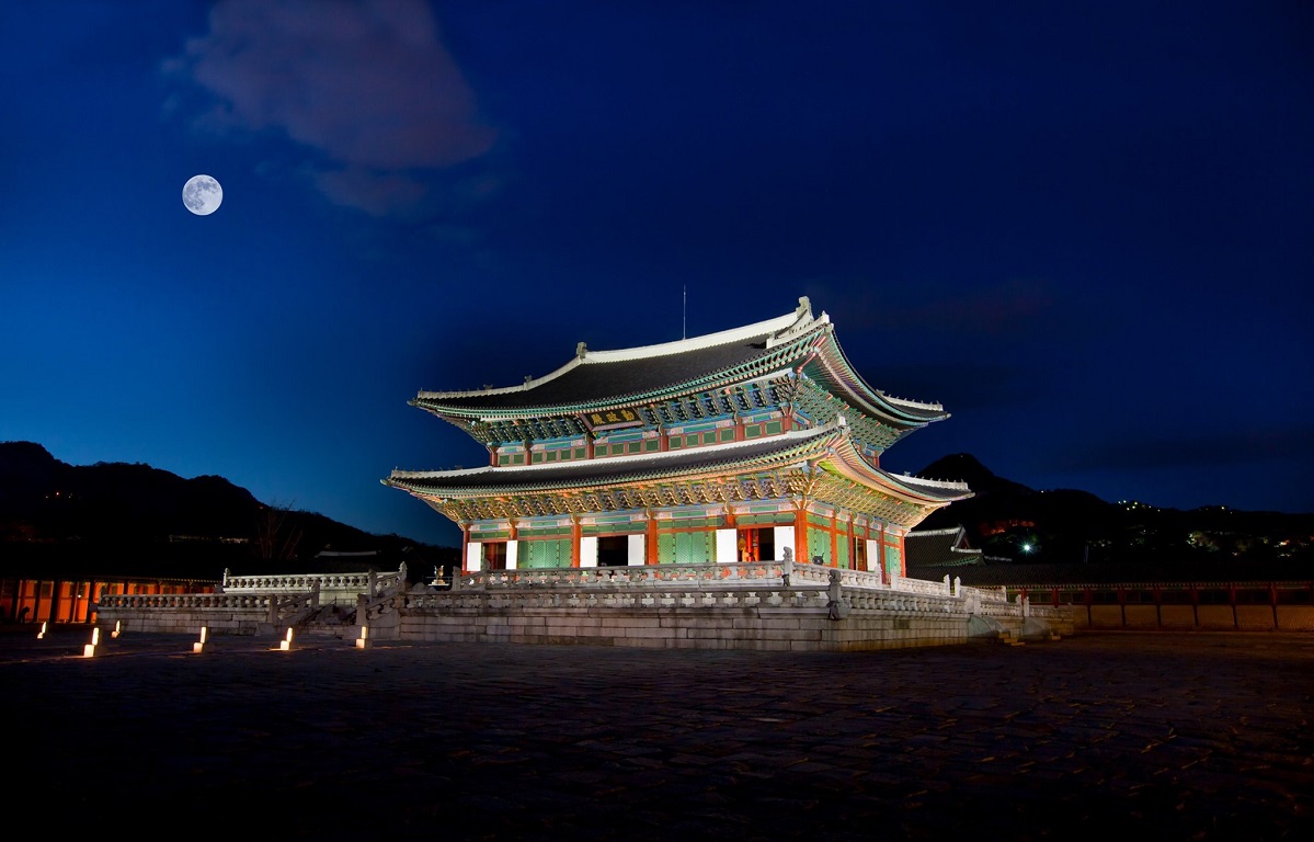 Trip ke Istana Gyeongbokgung Korea di Malam Hari, Nikmati Suasana Malam Musim Gugur yang Ciamik!
