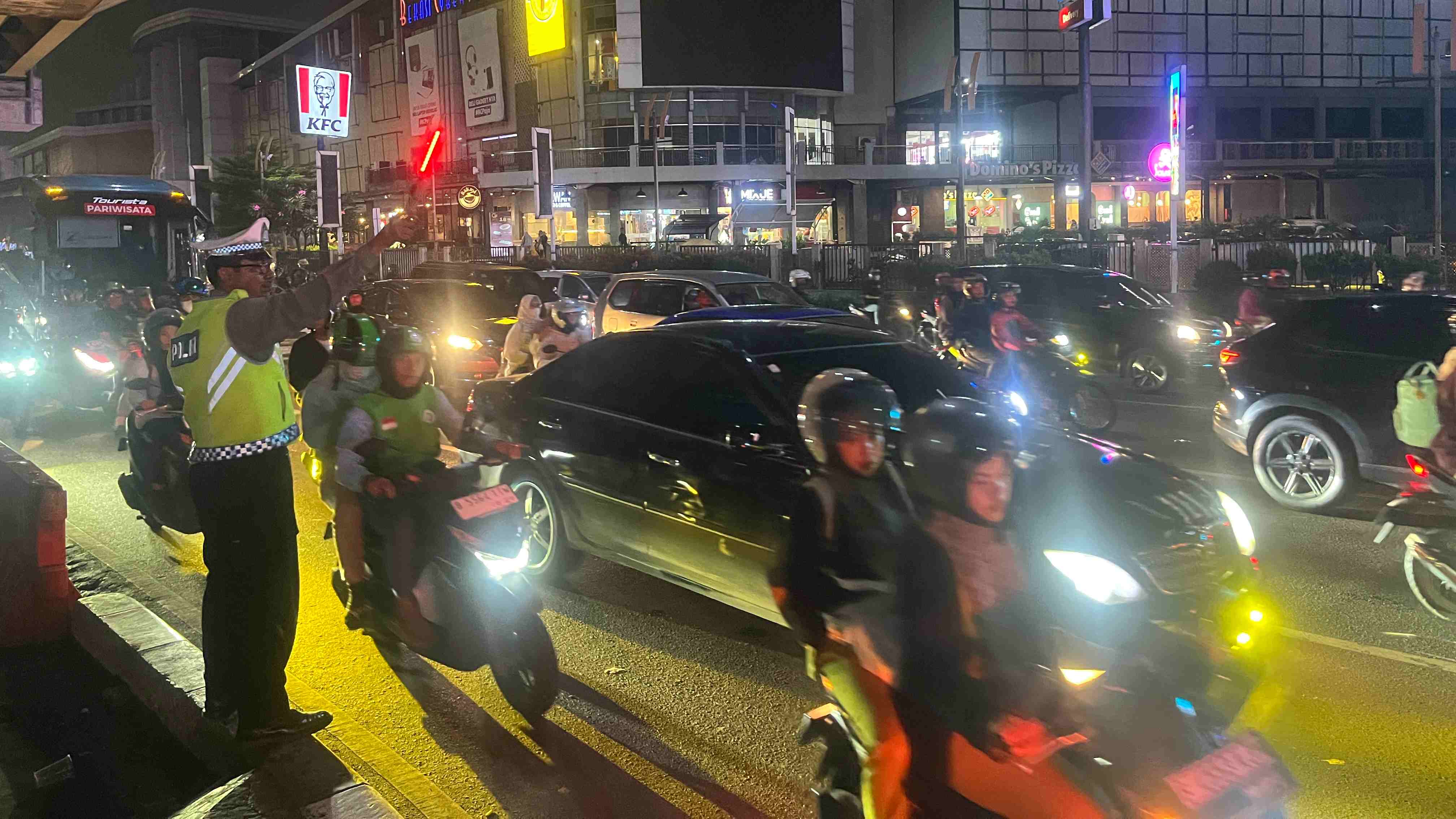 Cegah Penumpukan Pemudik yang Melintas di Bekasi, Polisi Lakukan Rekayasa Traffic Light