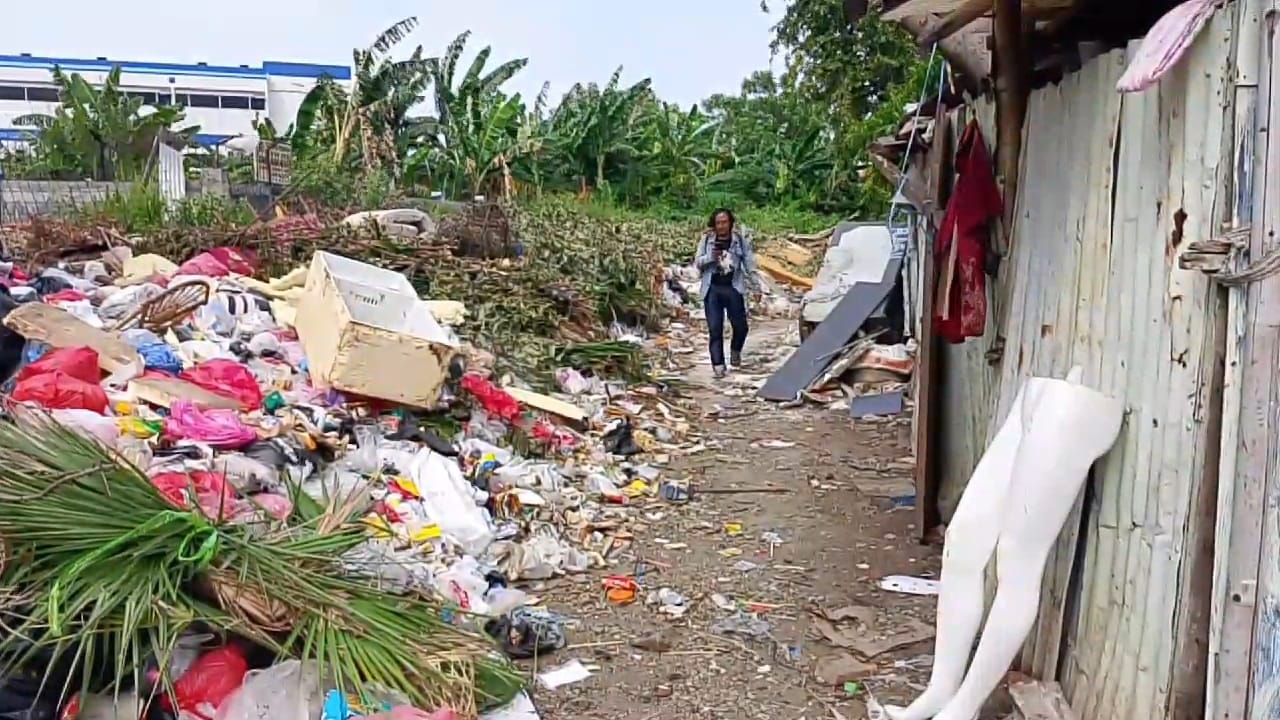 Sampah di Tangerang Tak Kunjung Diangkut Sampai 2 Bulan, Sudah Tutupi Akses Jalan